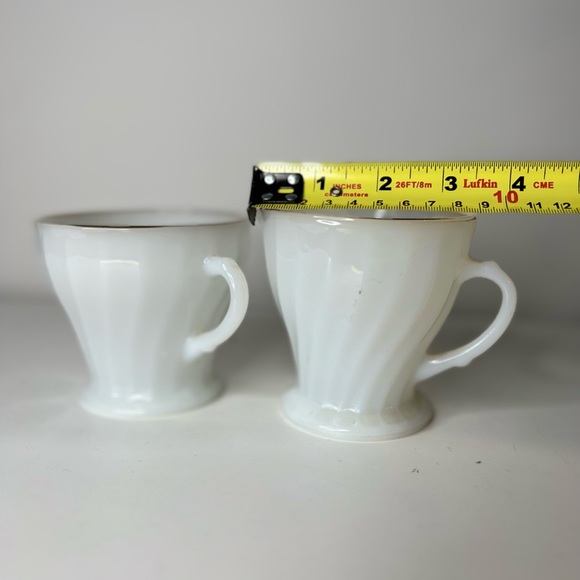 SOLD - Antique Vintage Fire King Creamer and Sugar set - Picture 5 of 14